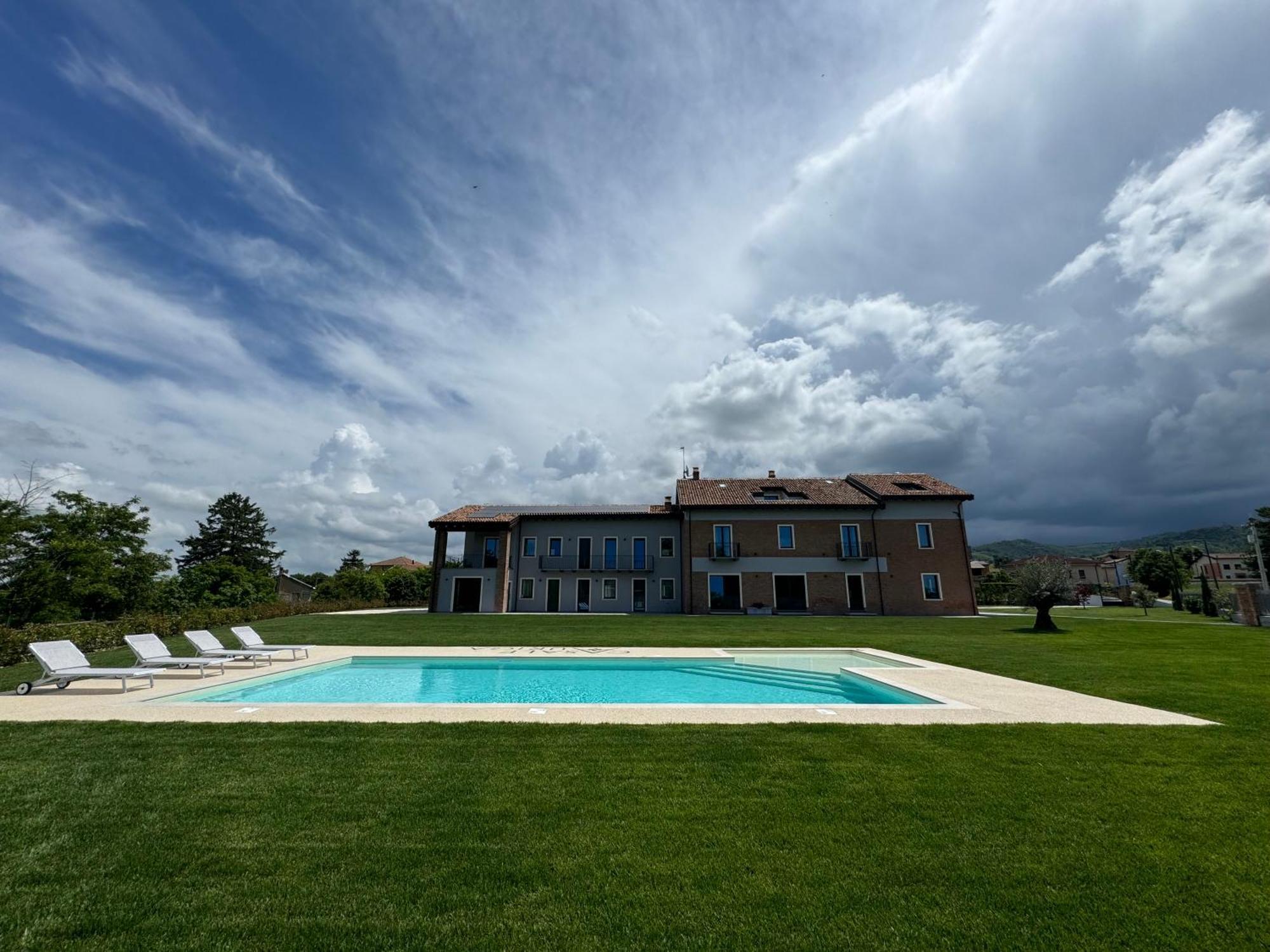 Casale Auriga - Oltrepo' Pavese Bed and Breakfast Codevilla Exteriör bild