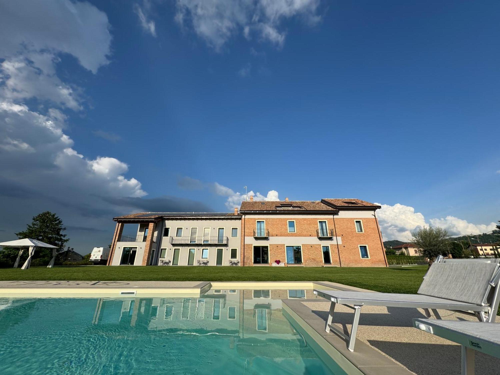 Casale Auriga - Oltrepo' Pavese Bed and Breakfast Codevilla Exteriör bild